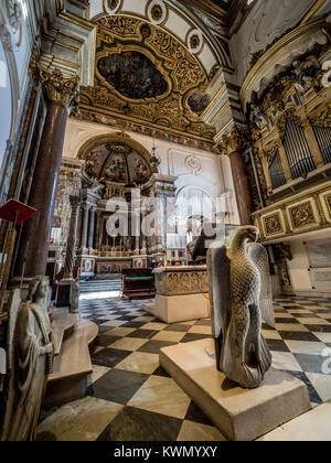 Innenraum der Dom von Amalfi entfernt. Die Kathedrale an der monumentalen Komplex des Hl. Andreas in Amalfi, Italien. Stockfoto