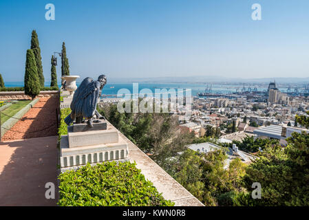 Israel, Haifa - 8. Oktober 2017: Stadtbild von Haifa aus der Bahá'í-Gärten genommen Stockfoto