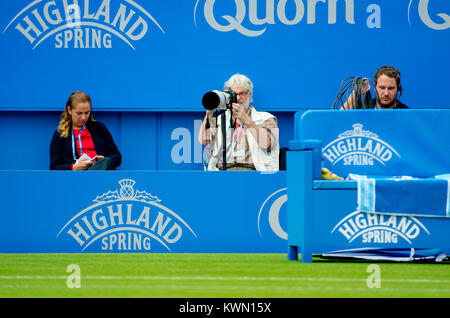 Fotograf an der Aegon International Tennis Turnier, Eastbourne 2017. Stockfoto