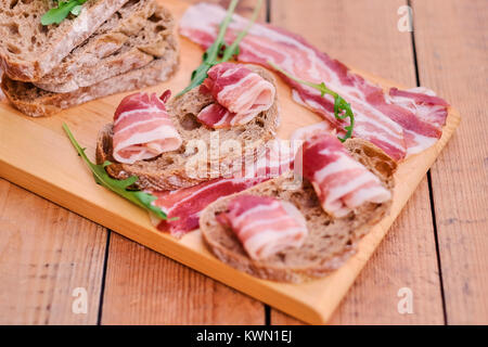 Brot mit Gourmet Fleisch Stockfoto