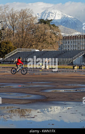 GRENOBLE, Frankreich, 28. Dezember 2017: olympischen Eisstadion. Grenoble bereitet vor 50 Jahren der Winter-olympischen Spiele, die in der CI-nahm Gedenken Stockfoto