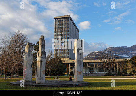 GRENOBLE, Frankreich, 28. Dezember 2017: Grenoble City Hall und den Park. Grenoble bereitet vor 50 Jahren der Winter-olympischen Spiele, statt Gedenken i Stockfoto