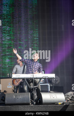 Die Englische indie rock Band Scouting für Mädchen führt ein Live Konzert auf der großen Bühne an der Barclaycard britischen Sommer Festival 2014 am Hyde Park, London. Hier Sänger und Keyboarder Roy Stride ist live auf der Bühne dargestellt. De 06.07.2014. Stockfoto