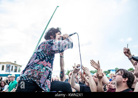 Die englische Rockband Turbowolf führt ein Live Konzert bei der Summer Stage im Barclaycard britischen Sommer Festival 2014 am Hyde Park, London. Hier Sänger Chris Georgiadis wird dargestellt, auf den Auftritt. De 04.07.2014. Stockfoto