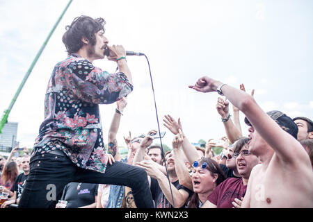 Die englische Rockband Turbowolf führt ein Live Konzert bei der Summer Stage im Barclaycard britischen Sommer Festival 2014 am Hyde Park, London. Hier Sänger Chris Georgiadis wird dargestellt, auf den Auftritt. De 04.07.2014. Stockfoto