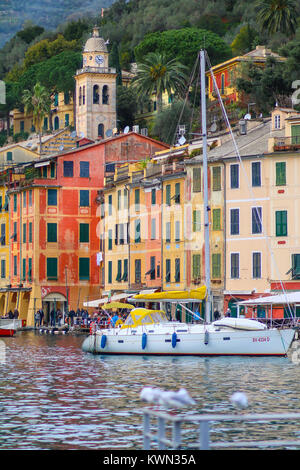 Portofino, Italien - Luxus Yachten in der Bucht von Portofino, Ligurien, Italien Stockfoto