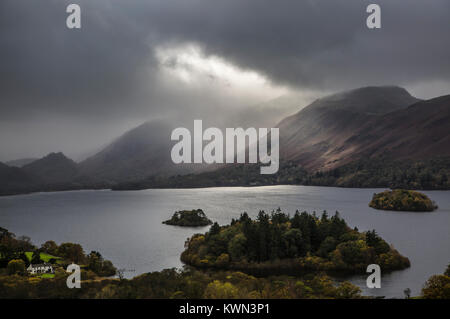 Derwent Water in Richtung Katze Glocken aus Castlehead, Keswick, Lake District National Park, Cumbria Stockfoto