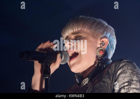 Die schwedische Sängerin Robyn (Miriam Carlsson) führt live Konzert im tippen Sie 1 in Kopenhagen und ist hier abgebildet live auf der Bühne während ihrer Show. Dänemark 19/03 2011. Stockfoto