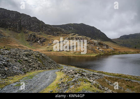 Dramatische Gebirgslandschaft rund um Llyn Cwmorthin, Blaenau Ffestiniog, North Wales. Stockfoto