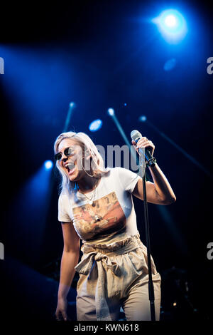 Dänemark, Skanderborg - August 11, 2017. Der britische Sänger, Songwriter und recording artist Anne-Marie führt ein Live Konzert während der dänischen Musik Festival SmukFest 2017. Stockfoto