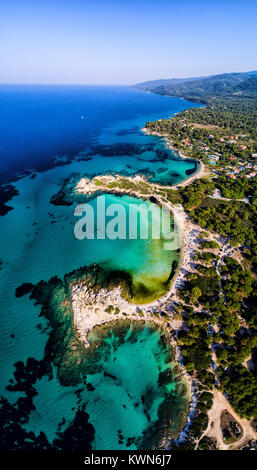 Luftaufnahme des schönen Karidi entfernt in Vourvourou, Chalkidiki, Griechenland. Besuchen Sie im Sommer täglich Hunderte von Touristen aus dem Balkan und her Stockfoto