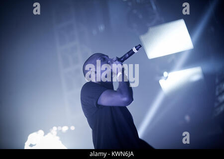 Die britische elektronische Musik duo Chase & Status führt ein Live Konzert bei den Danish Music festival Roskilde Festival 2011. Hier leben die MC Rage wird dargestellt, live auf der Bühne. Dänemark, 30/06 2011. Stockfoto