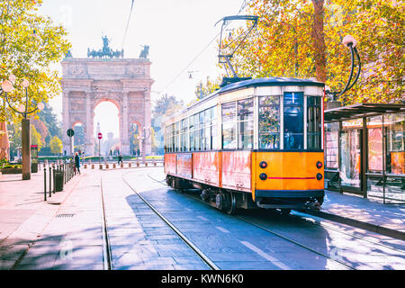 Berühmte vintage Straßenbahn in Mailand, Lombardei, Italien Stockfoto