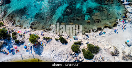 Luftaufnahme des schönen Karidi entfernt in Vourvourou, Chalkidiki, Griechenland. Besuchen Sie im Sommer täglich Hunderte von Touristen aus dem Balkan und her Stockfoto