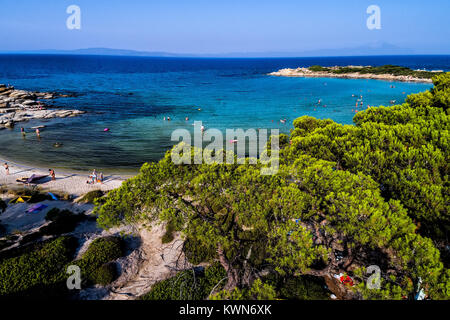 Luftaufnahme des schönen Karidi entfernt in Vourvourou, Chalkidiki, Griechenland. Besuchen Sie im Sommer täglich Hunderte von Touristen aus dem Balkan und her Stockfoto