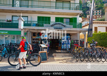 Tramuntana Tours, Tour und Reise Agentur, mit Fahrradverleih, Carrer de la Marina, seaside Street, Port de Soller, Mallorca, Balearen, Spanien Stockfoto