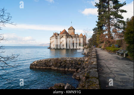 Das Château de Chillon am Genfer See, eine mittelalterliche Festung, Denkmalschutz und touristische Attraktion in der Nähe von Speicherkraftwerke Veytaux, Kanton Waadt, Schweiz Stockfoto