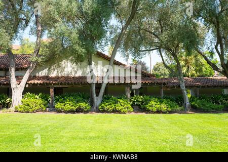 Die Mission Santa Clara de Asis, einer spanischen Mission ursprünglich 1777 gegründet, an der Santa Clara University im Silicon Valley in Santa Clara, Kalifornien, 17. August 2017. Stockfoto