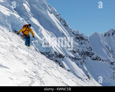 Alpine ski Bergsteiger ski Downhill in der Antarktis; Nansen Island Stockfoto