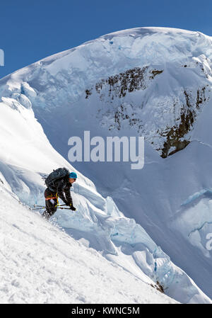 Alpine ski Bergsteiger ski Downhill in der Antarktis Stockfoto