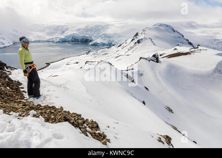 Angela professioinal Hawse; Skitouren; unbenannte Spitze; Livingston Island; Antarktis Stockfoto