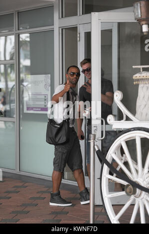 MIAMI BEACH, FL - 15. Juli: (exklusive Deckung) Craig David in South Beach. Craig Ashley David (* 5. Mai 1981) ist ein britischer Sänger und Songwriter. Am 15. Juli 2011 in Miami Beach, Florida, Leute: Craig David Stockfoto