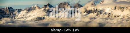 Panorama der Churfirsten in den Schweizer Alpen im Winter mit Cloud Cover Stockfoto