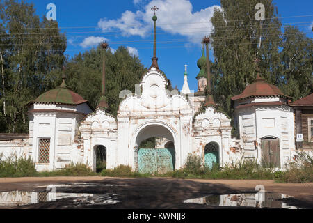 Tor zur Mikhaylo-Arkhangelsky Kloster in der Stadt Weliki Ustjug Vologda Region, Russland Stockfoto