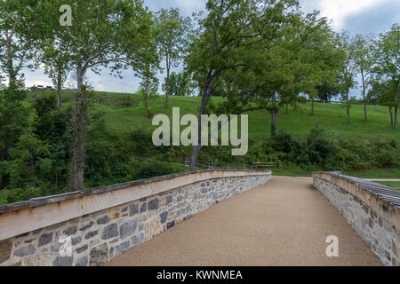 Burnside Bridge gesehen aus dem Osten Bank von Antietam Creek (Union), Antietam National Battlefield, Maryland, USA. Stockfoto