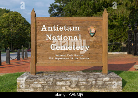 Eingangsschild der Antietam National Cemetery, Sharpsburg, Maryland, USA. Dedizierte September 17, 1867. Stockfoto