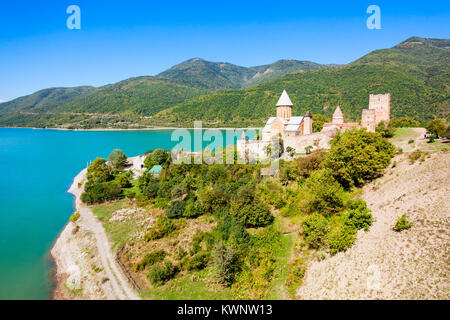 Ananuri Kirche ist eine Burganlage auf der Aragvi Fluss in Georgien. Stockfoto