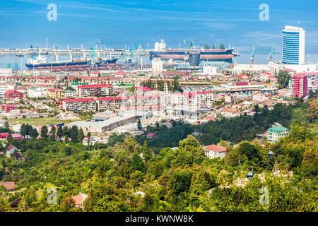 Kräne im Hafen von Batumi, Adscharien Region Georgiens Stockfoto