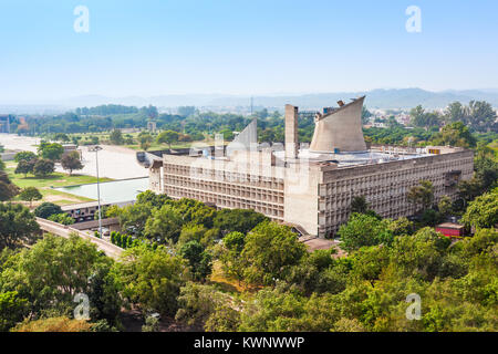 Das montagegebäude Luftaufnahme in der Capitol Complex von Chandigarh, Indien Stockfoto