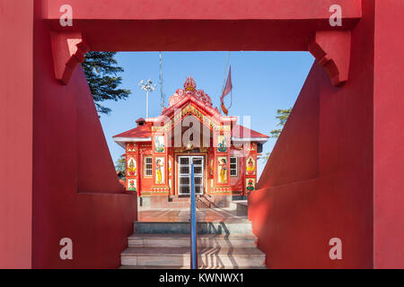 Jakhoo Tempel ist ein antiker Tempel in Shimla, der hinduistischen Gottheit, Hanuman. Stockfoto