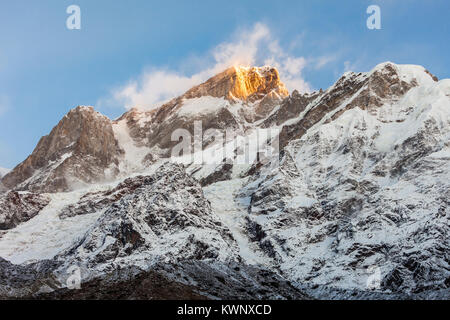 Kedarnath Berg bei Sonnenaufgang, es ist ein Berg in den Gangotri Gruppe in den Garhwal-himalaya in Uttarakhand, Indien. Stockfoto