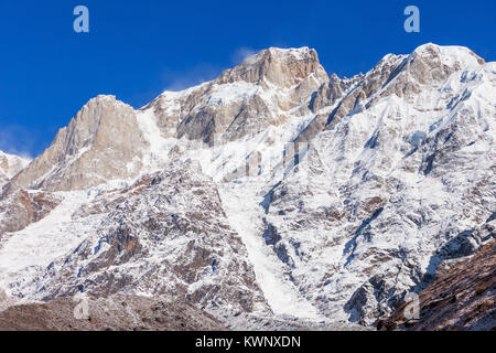 Kedarnath (Kedar Dome) ist ein Berg in den Gangotri Gruppe von Peaks in der westlichen Garhwal Himalaya in Uttarakhand, Indien. Stockfoto