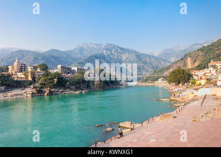 Rishikesh ist eine Stadt in Dehradun Landkreis Unterallgäu, in Nord Indien. Es ist, als das Yoga der Welt bekannt. Stockfoto