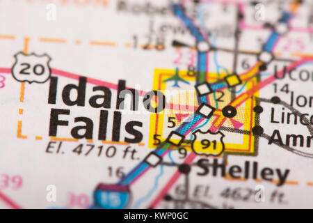 Nahaufnahme von Idaho Falls, ID auf einer Straßenkarte der Vereinigten Staaten. Stockfoto