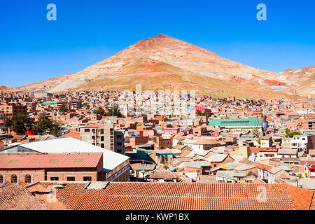 Cerro Rico Berg von der San Lorenzo Kirche in Potosi, Bolivien Stockfoto