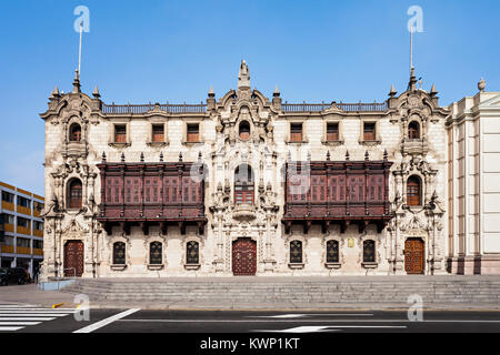 Der Palast des Erzbischofs von Lima ist auf der Plaza Mayor von Lima, Peru Stockfoto