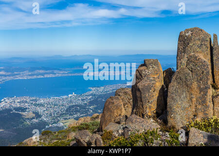 Mount Wellington, Hobart, Australien - 7. Januar 2017: die beeindruckenden Gipfel des Mount Wellington mit Blick auf Hobart und die Südküste Stockfoto