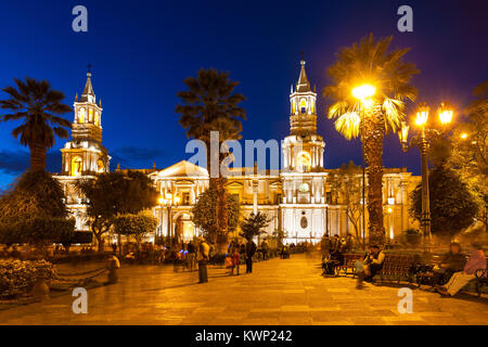 Die Basilika Kathedrale von Arequipa ist in der Plaza de Armas, Arequipa, Peru Stockfoto