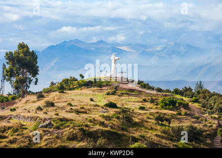 Jesus (Cristo Rey) Statue oben Cusco, Peru Stockfoto