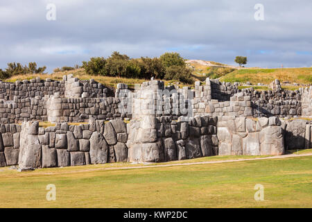 Saksaywaman ist eine Zitadelle in Cusco, Peru. Es ist die historische Hauptstadt des Inkareiches. Stockfoto