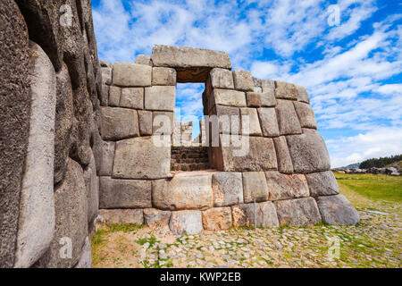 Saksaywaman ist die historische Hauptstadt des Inka-Reiches in Cusco, Peru. Stockfoto