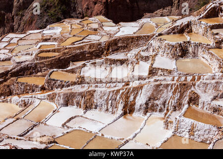 Salinas de Maras, Pre Inca traditionelle Salzbergwerk in Peru Stockfoto