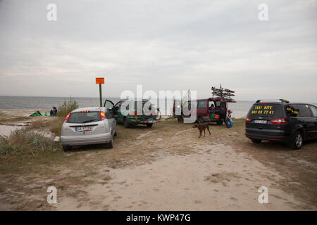 SLOWINSKI NATIONALPARK, Polen. Landschaft bestehend aus Wanderdünen und alte getrocknete Bäume t ist einer der schönsten Orte in Polen betrachtet. Stockfoto