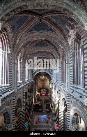 Porta Del Cielo (Tor des Himmels) im romanischen und italienischen gotischen Kathedrale Metropolitana di Santa Maria Assunta (Dom von Siena auf die Übernahme von Ma Stockfoto