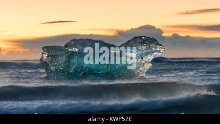 Eisbergs, Gletschersee Jökulsárlón Gletscherlagune, Island, Sunrise, November, von Dominique Braud/Dembinsky Foto Assoc Stockfoto