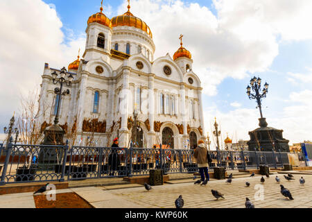 Moskau, Russia-April 18, 2015: Kathedrale von Christus dem Erlöser, der höchste orthodoxe christliche Kirche in der Welt mit einer Höhe von 103 m (338 ft). Stockfoto